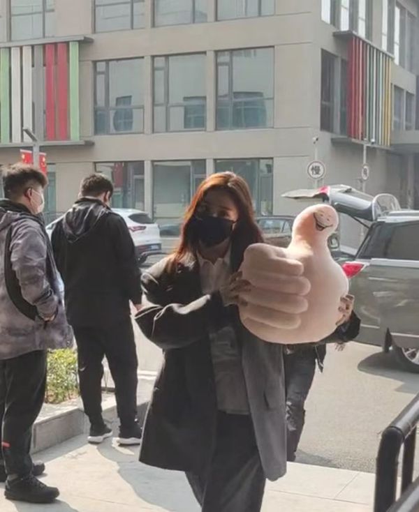 好看的长发女生头像(优选22张)